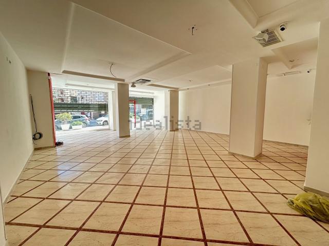Locale in affitto di 120 m² in Via Francesco Muroni