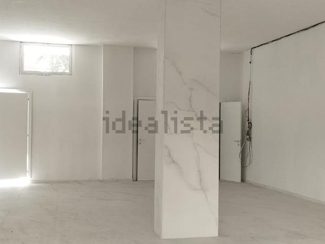 Locale in affitto di 120 m² in Via Francesco Arnaldi