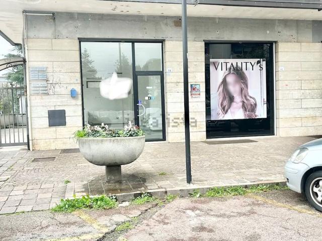 Locale in affitto di 120 m² in Via Kennedy, 54