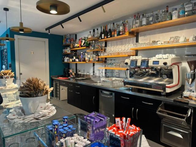 Locale in affitto di 120 m² in Via IV Novembre