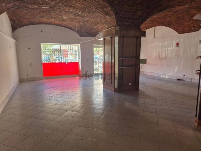 Locale in affitto di 120 m² in Via Lungolinea Pio VI