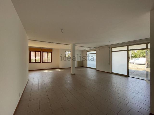 Locale in affitto di 120 m² in Via Monti
