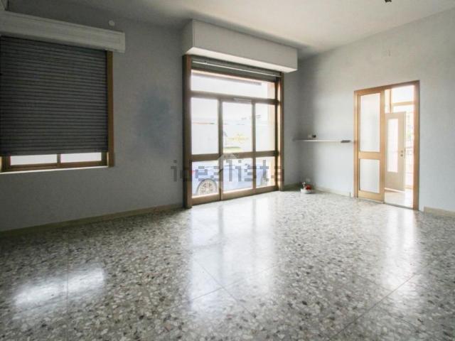 Locale in affitto di 120 m² in Via Milano, 1