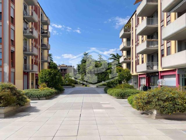 Locale in affitto di 120 m² in Via Nazareth