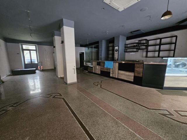 Locale in affitto di 120 m² in Via Nazario Sauro