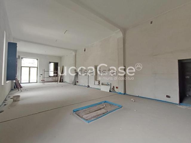Locale in affitto di 120 m² in Via Nazario Sauro