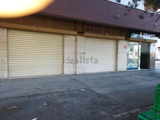Locale in affitto di 120 m² in Via Napoli, 69