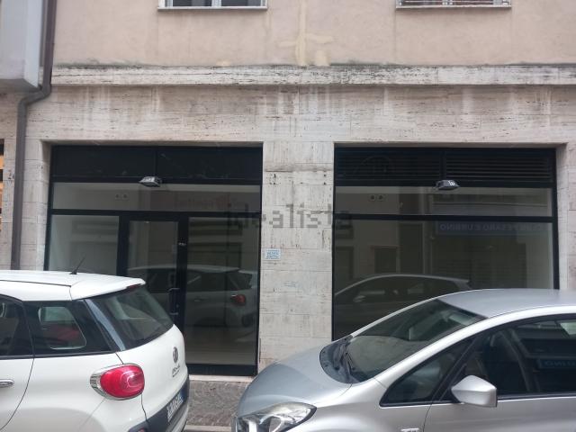 Locale in affitto di 120 m² in Via Nicola Ardizi, 18