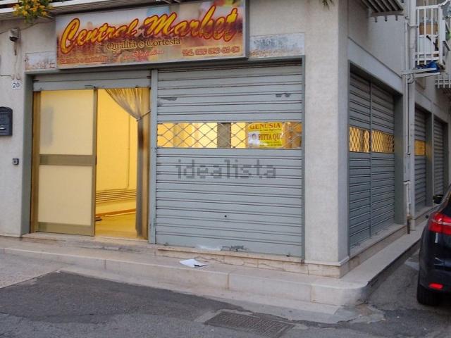 Locale in affitto di 120 m² in Via Salento, 20