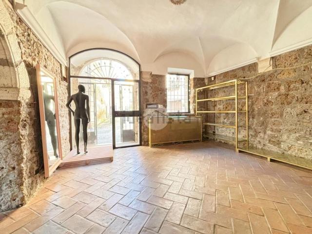 Locale in affitto di 120 m² in Via San Clemente, 9