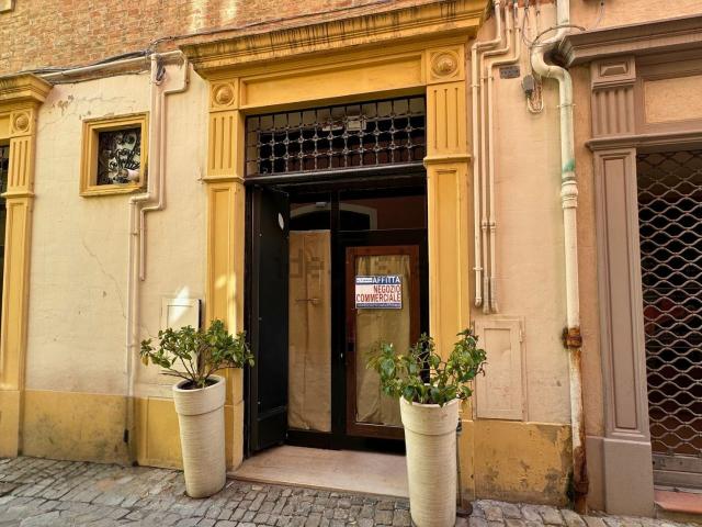 Locale in affitto di 120 m² in Via San Francesco D&apos Assisi