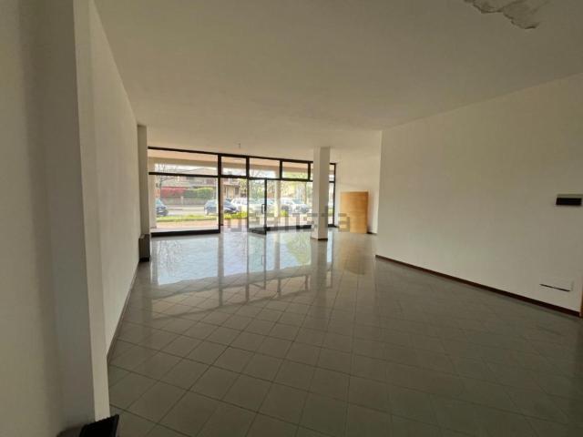 Locale in affitto di 120 m² in Via San Pietro, 3