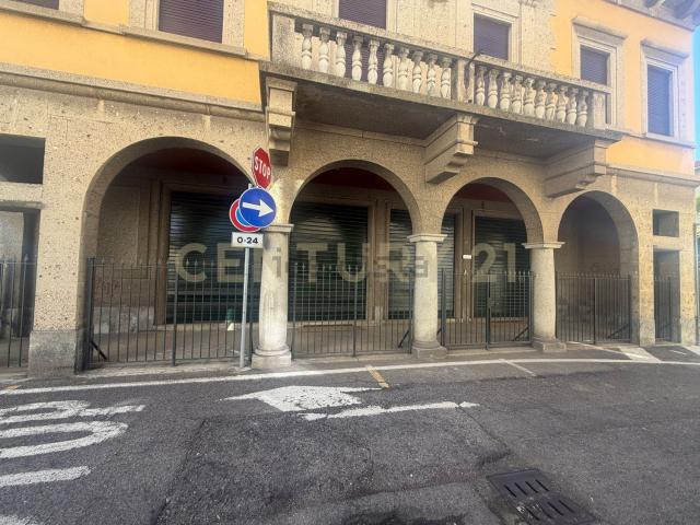 Locale in affitto di 120 m² in Via P. Greppi, 1