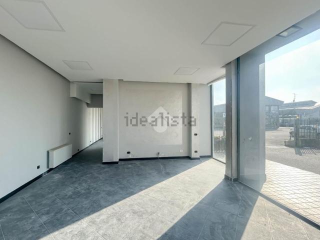 Locale in affitto di 120 m² in Via Achille Grandi, 4