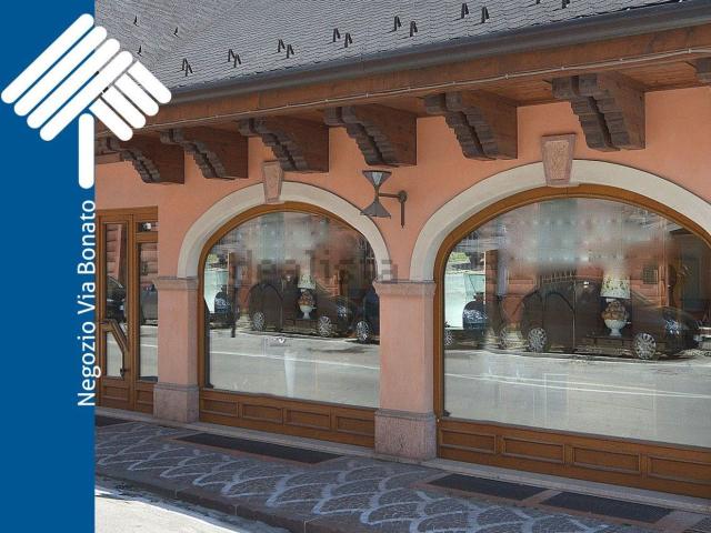 Locale in affitto di 120 m² in Via Padre R. Giuliani