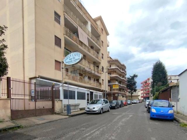 Locale in affitto di 120 m² in Via Roma