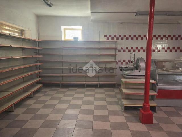 Locale in affitto di 120 m² in Via Provinciale