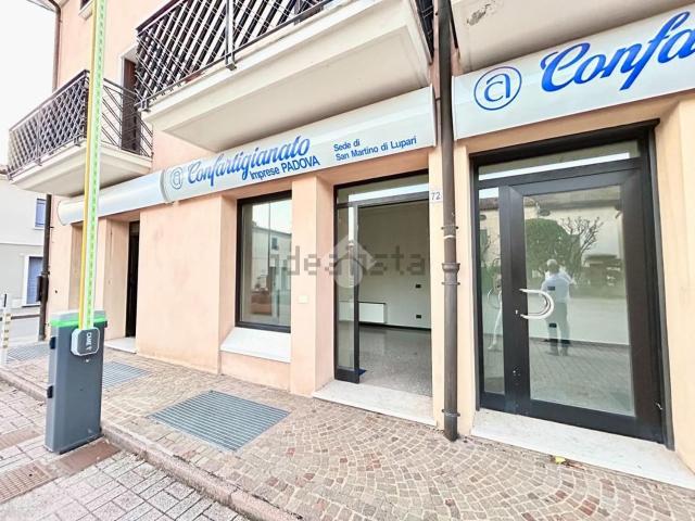 Locale in affitto di 120 m² in Via Roma, 1