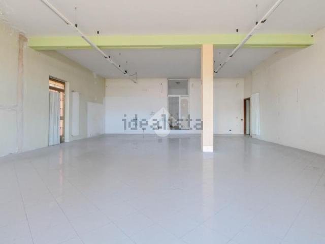 Locale in affitto di 120 m² in Via Roma