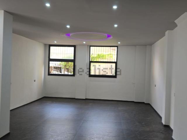 Locale in affitto di 120 m² in Via Renato Fantoni