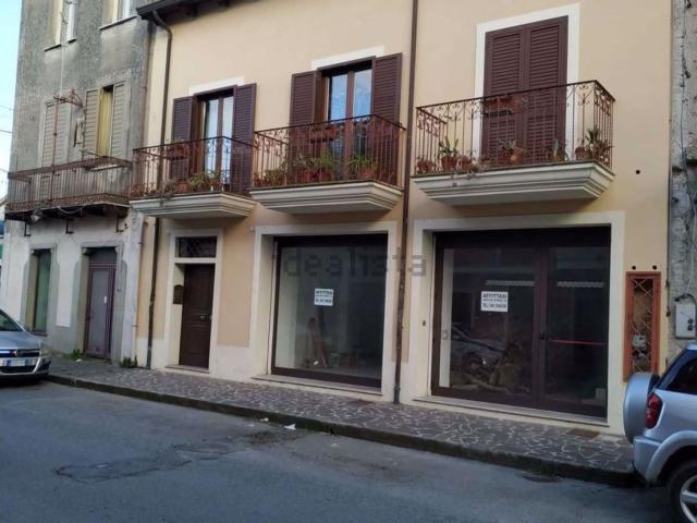Locale in affitto di 120 m² in Via Terravecchia Inferiore