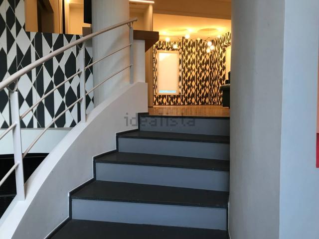 Locale in affitto di 120 m² in Via Ugo Bassi