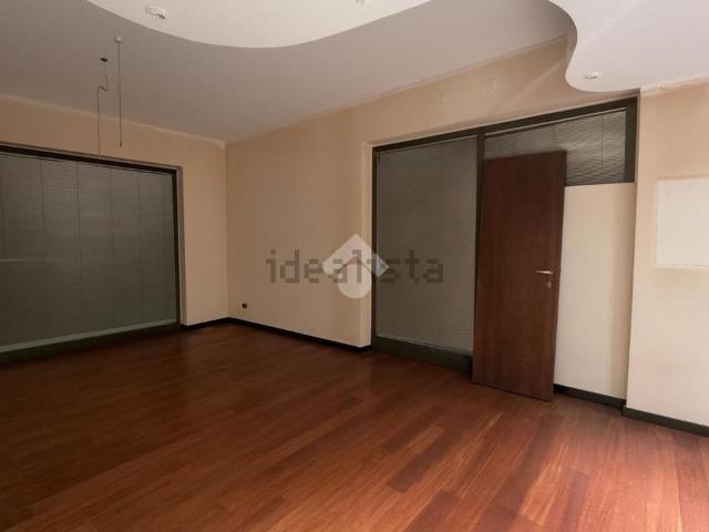 Locale in affitto di 120 m² in Via Vittorio Emanuele II