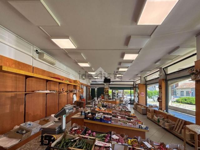 Locale in affitto di 120 m² in Via XXV Aprile, 27