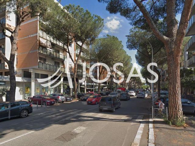 Locale in affitto di 120 m² in Viale del Tintoretto