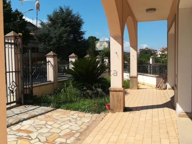 Locale in affitto di 120 m² in Viale della Pace