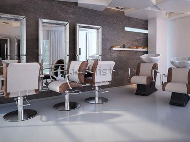 Locale in affitto di 120 m² in Viale Giosuè Carducci