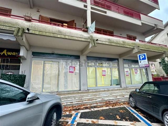 Locale in affitto di 120 m² in Viale San Modestino