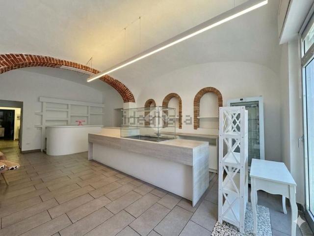 Locale in affitto di 120 m² in Corso Torino, 9