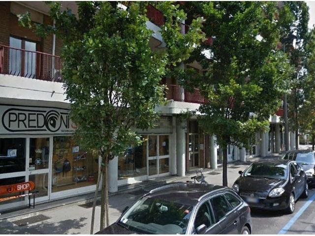 Locale in affitto di 120 m² in Corso del Popolo