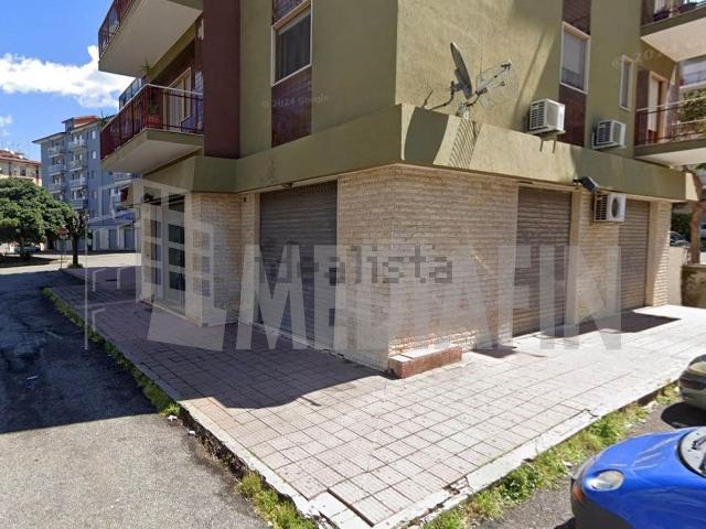 Locale in affitto di 120 m² in Piazza Alcide de Gasperi, 47