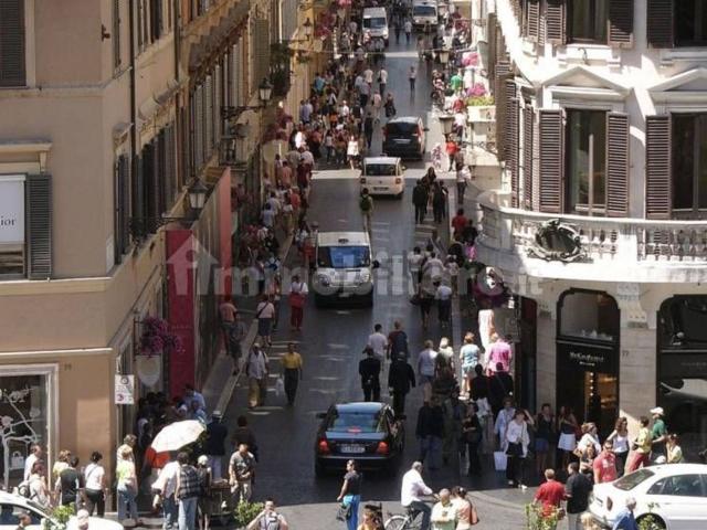 Locale in affitto di 120 m² in Piazza di Spagna