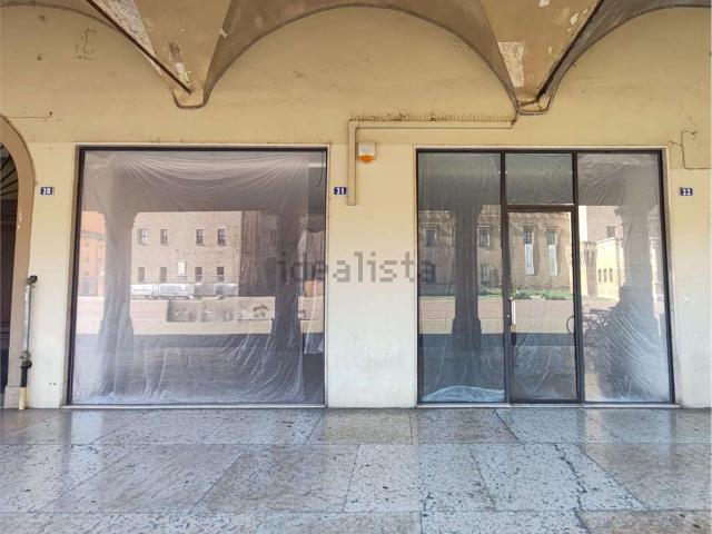 Locale in affitto di 120 m² in Piazza Martiri, 22