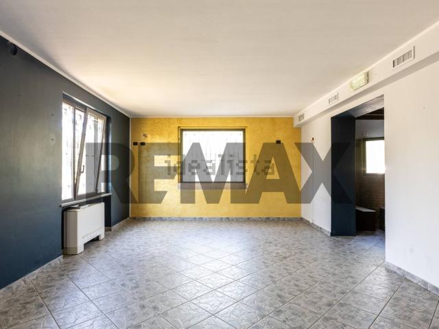 Locale in affitto di 121 m² in Via Argini Sud, 60