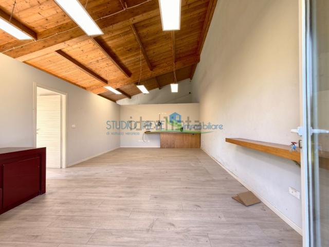 Locale in affitto di 122 m² in Via Provinciale Lucchese