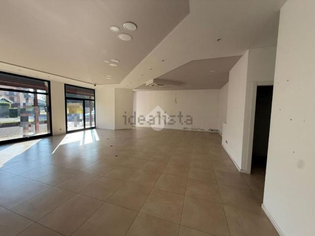 Locale in affitto di 122 m² in Via XXV Aprile, 17