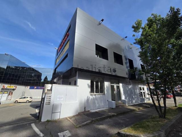 Locale in affitto di 122 m² in Viale Carlo Noè