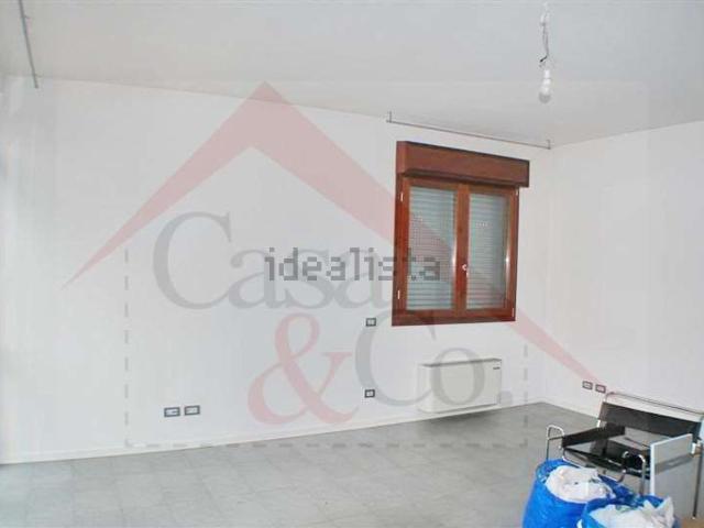 Locale in affitto di 123 m² in Viale Giovanni Amendola
