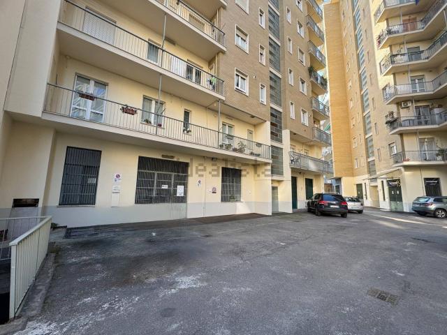 Locale in affitto di 123 m² in Corso Alessandro Tassoni, 79