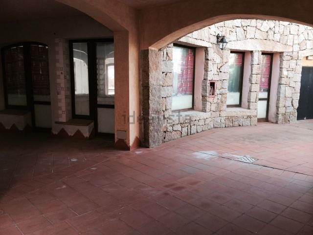 Locale in affitto di 1250 m² in Località Liscia di Vacca, 1