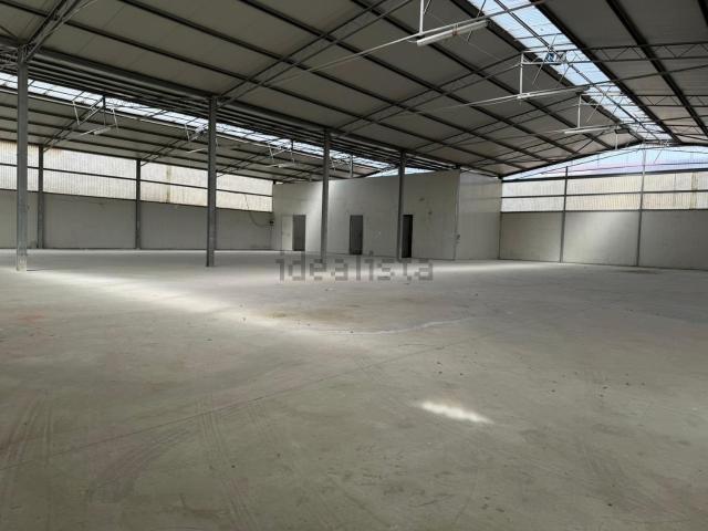 Locale in affitto di 1250 m² in Via Galeone Vecchio