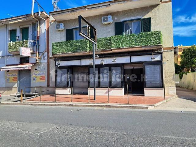 Locale in affitto di 125 m² in Via Caudina