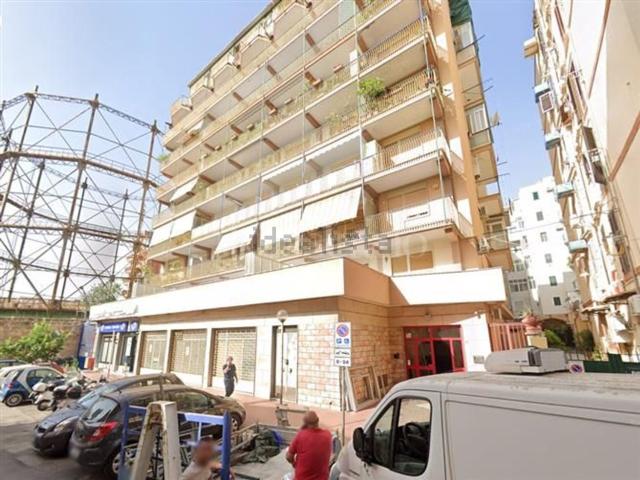 Locale in affitto di 165 m² in Via Giuseppe La Villa