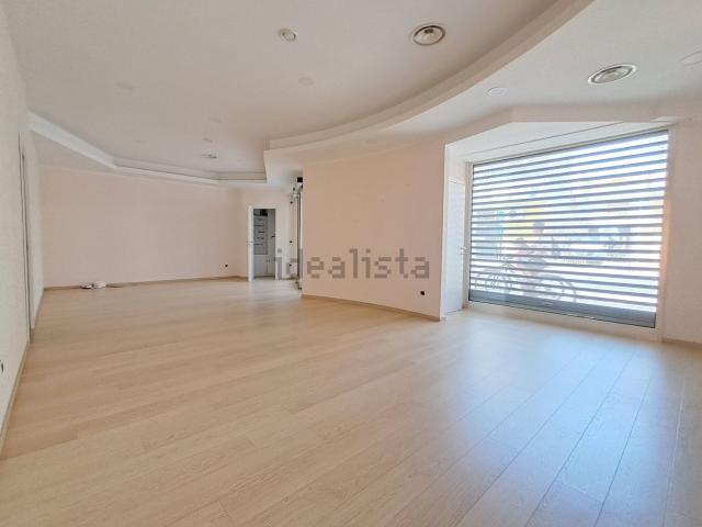Locale in affitto di 125 m² in Via Sardegna