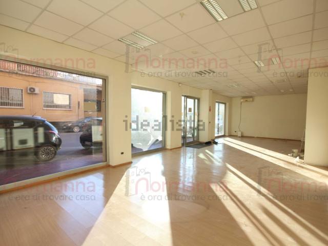 Locale in affitto di 125 m² in Via Vito di Jasi