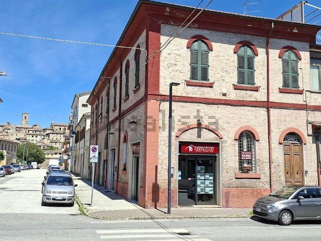Locale in affitto di 125 m² in Via XXIV Maggio, 36